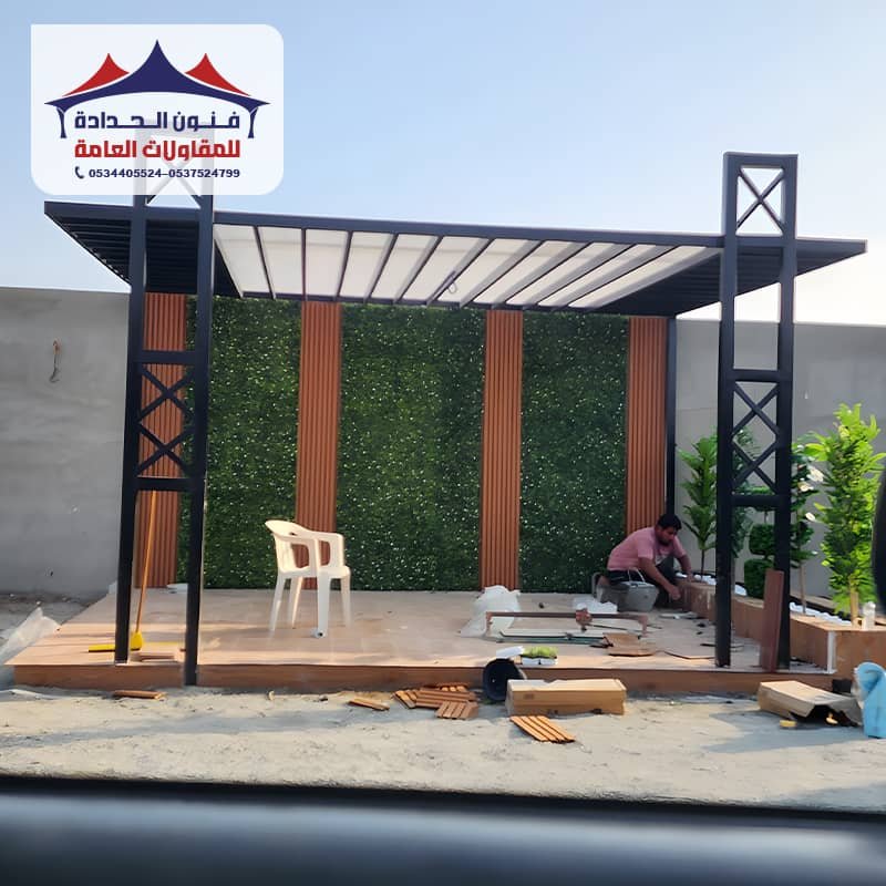 جلسات خارجية برجولات مع ديكور بديل خشب